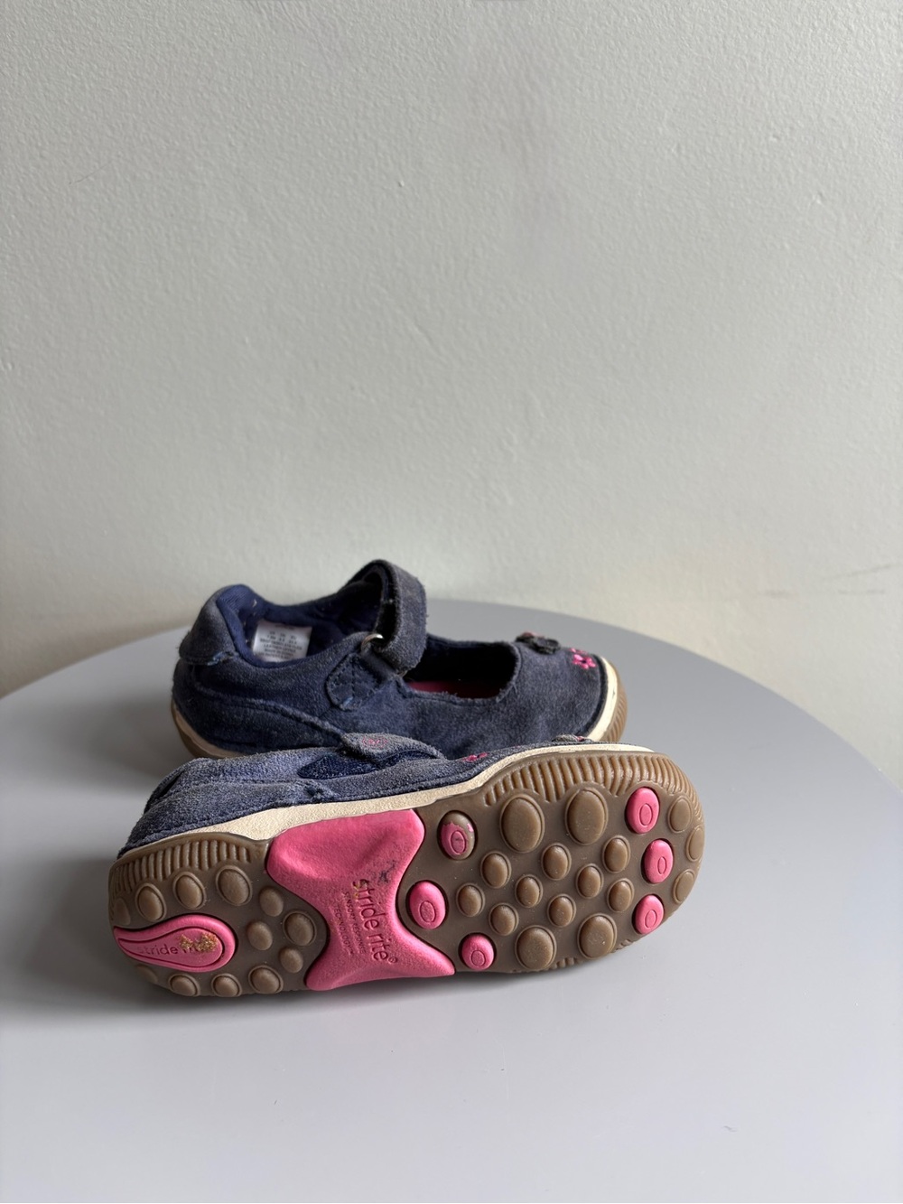 Stride Rite Navy Mary Jane Shoes with Pink Floral Embroidery, size 7.5 - Picture 3 of 5